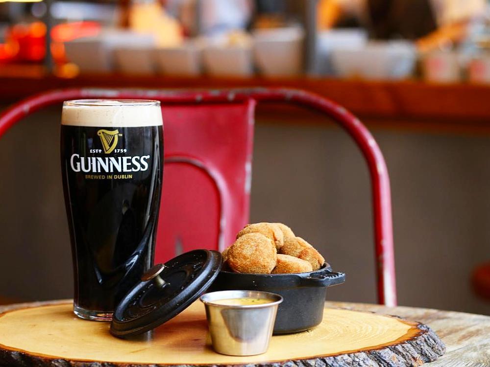 Guinness pour