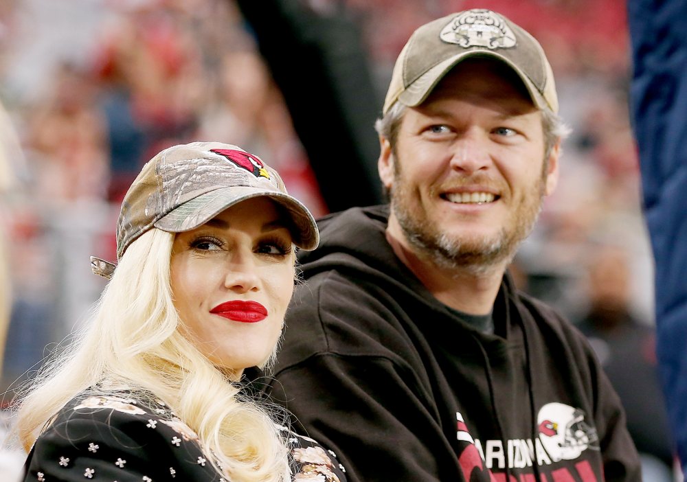 Gwen Stefani and Blake Shelton attend the NFL game between the Green Bay Packers and Arizona Cardinals at University of Phoenix Stadium on December 27, 2015.