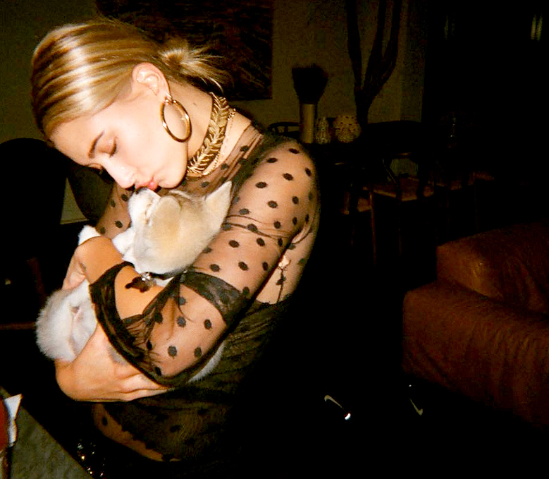 Hailey baldwin jim carrey 54fe1dbf 1215 4017 8b47 7abbbbc382f1