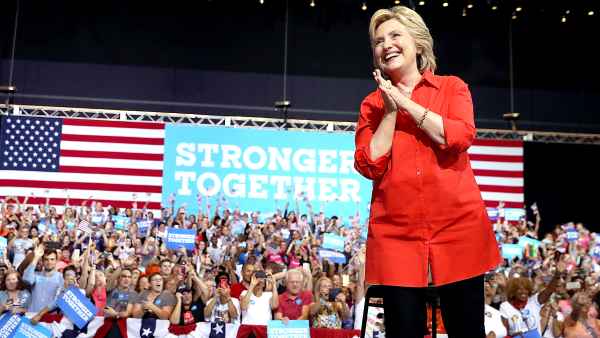 Hillary clinton stage zoom 17ac35bf 890b 4906 a03d 62df072e3239