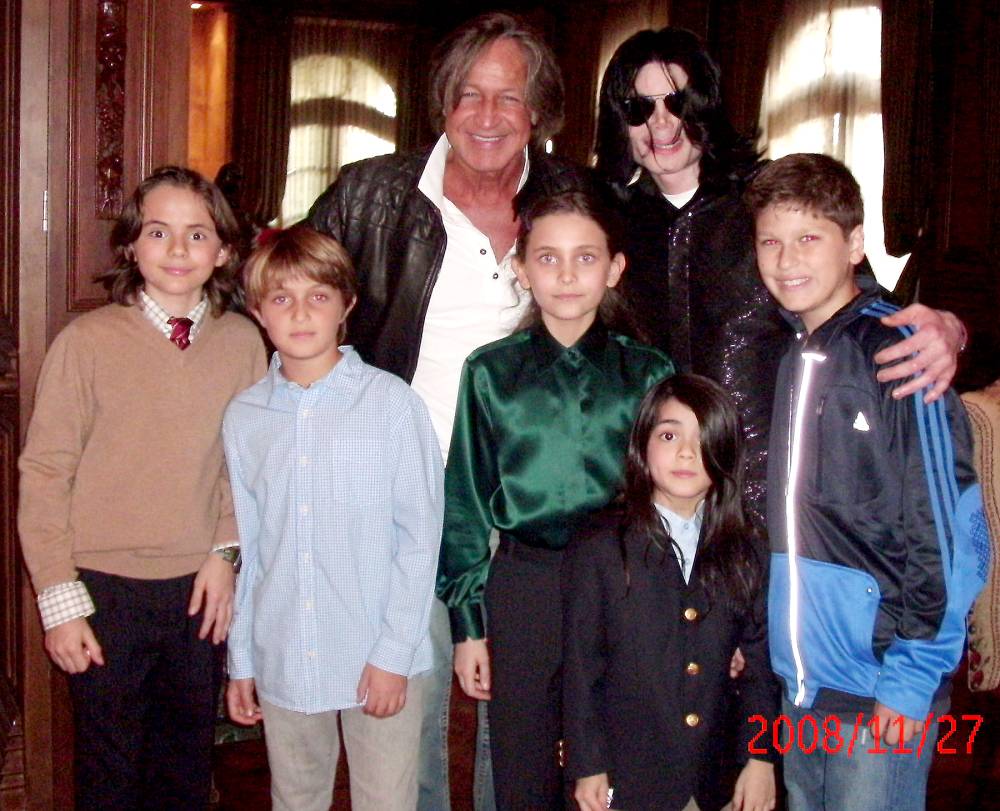 Michael Jackson poses with real estate developer Mohamed Hadid (top left), Hadid's children and Jackson's children Michael Joseph Jr. (far left), Paris Michael Katherine (center) and Prince Michael II (bottom) on Nov. 27, 2008, at the Jackson Holmby Hills residence in L.A.'s Westwood.