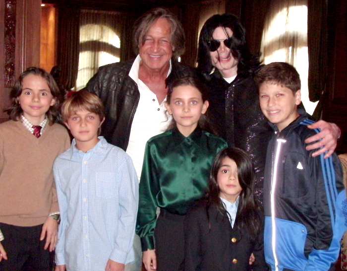 Michael Jackson poses with real estate developer Mohamed Hadid (3rd L), Hadid's children and Jackson's children Michael Joseph Jr. (L), Paris Michael Katherine (C) and Prince Michael II (2nd R) on November 27, 2008 at the Jackson Holmby Hills residence in Westwood, California.