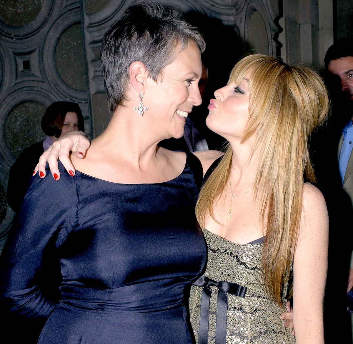 Jamie Lee Curtis Recalls LipSynch Rap Battle With Lindsay Lohan Us