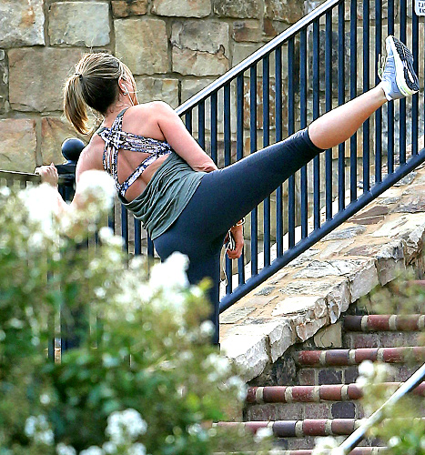 Jennifer Aniston - working out
