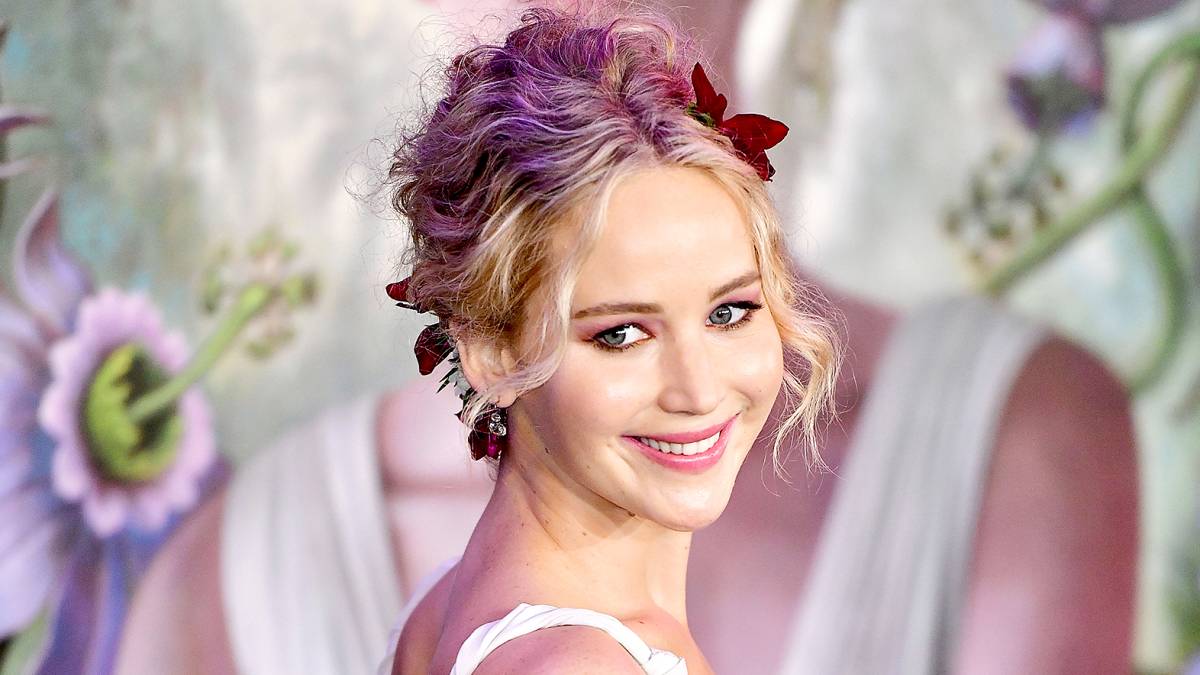 Jennifer Lawrence attends "mother!" New York premiere at Radio City Music Hall on September 13, 2017 in New York City.