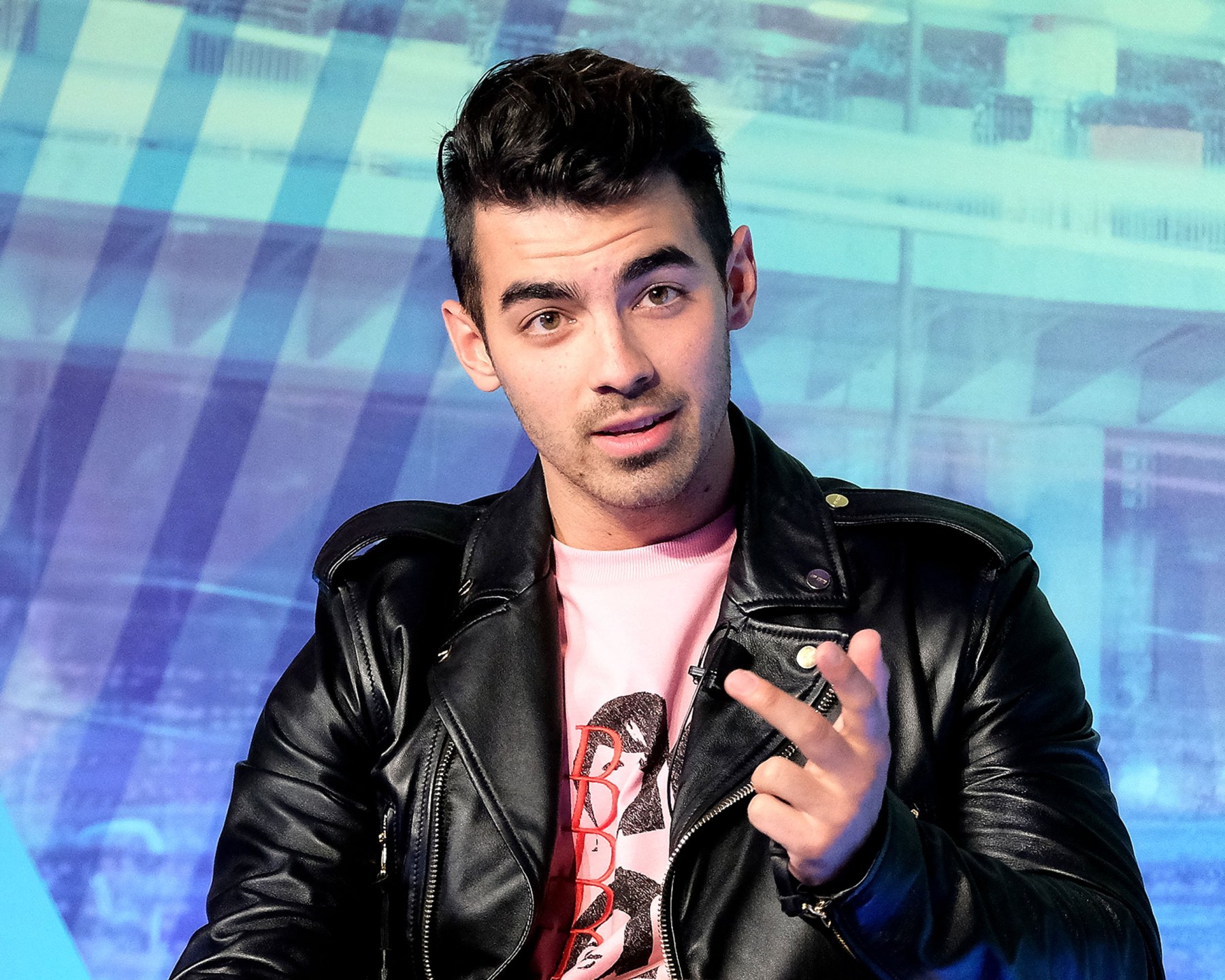 Joe Jonas Talks Losing His Virginity In Candid Reddit AMA