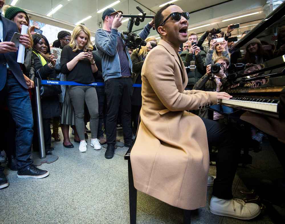 John Legend piano performing London train station