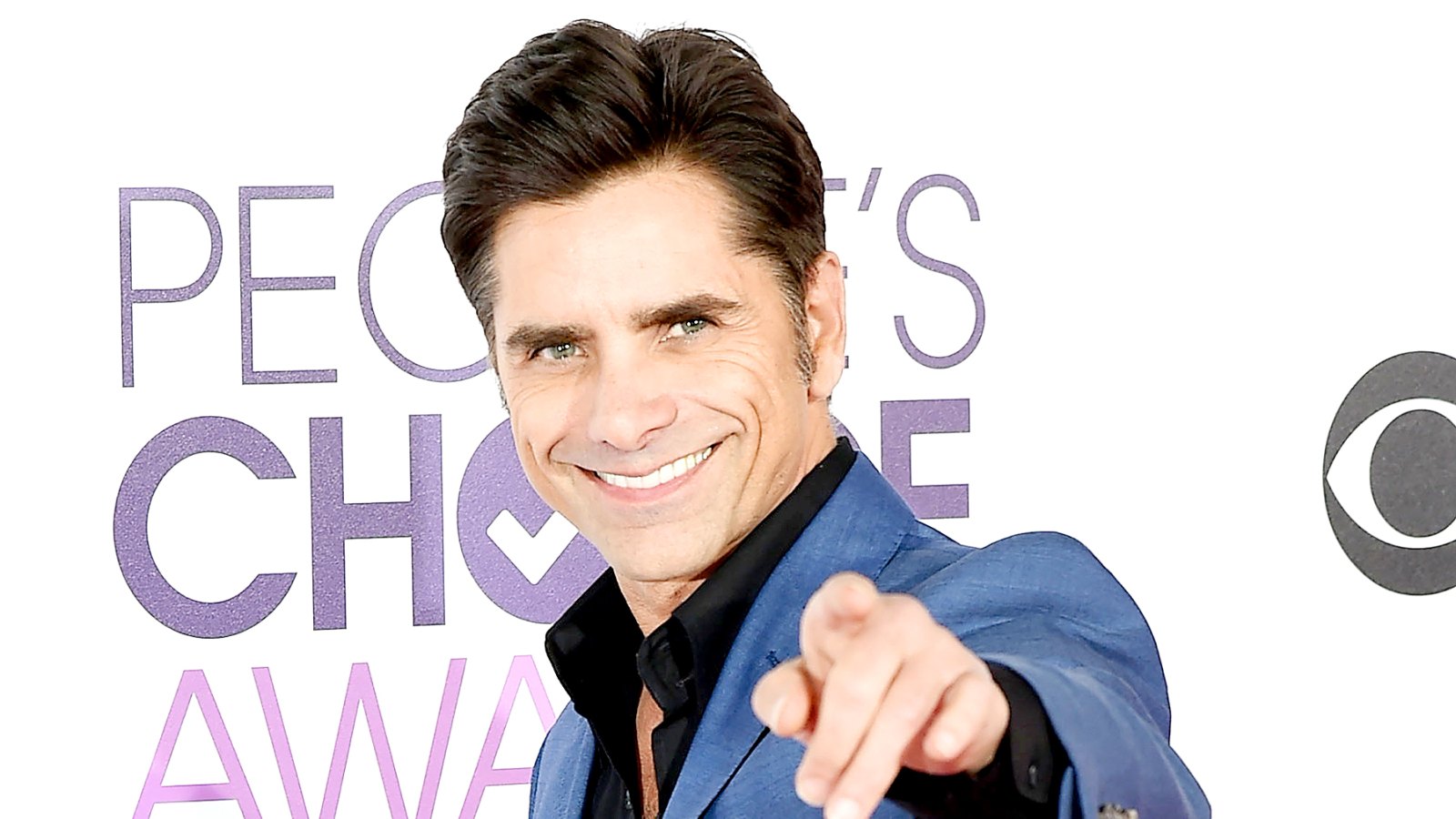 John Stamos attends the People's Choice Awards 2017 - Arrivals at Microsoft Theater on January 18, 2017 in Los Angeles, California.