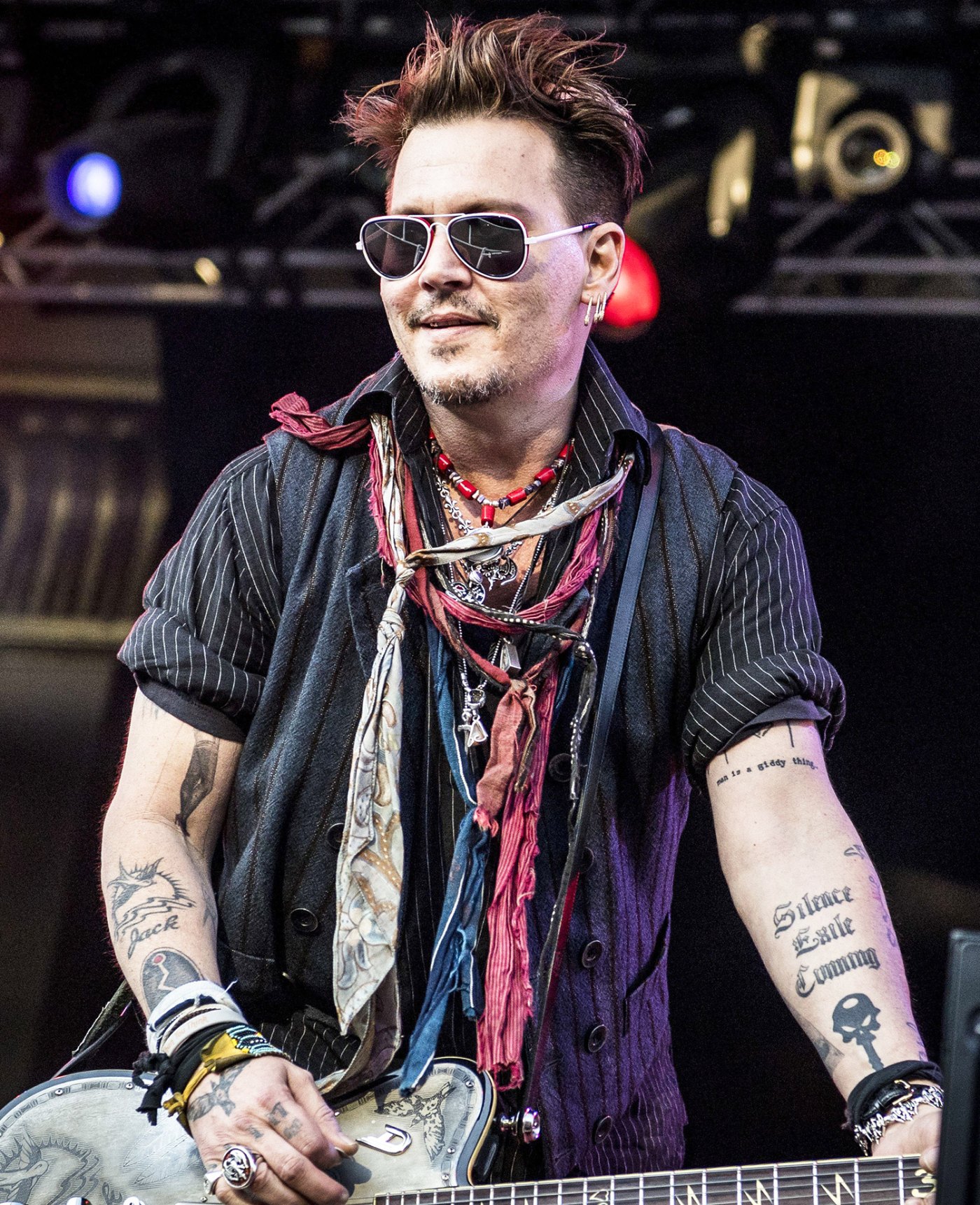 Johnny Depp Met by 'Huge Cheers’ at Hollywood Vampires Concert in ...