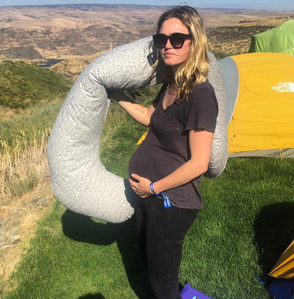 Julia stiles camping 4fc4b5de e813 4af8 9fe3 c448d46784da