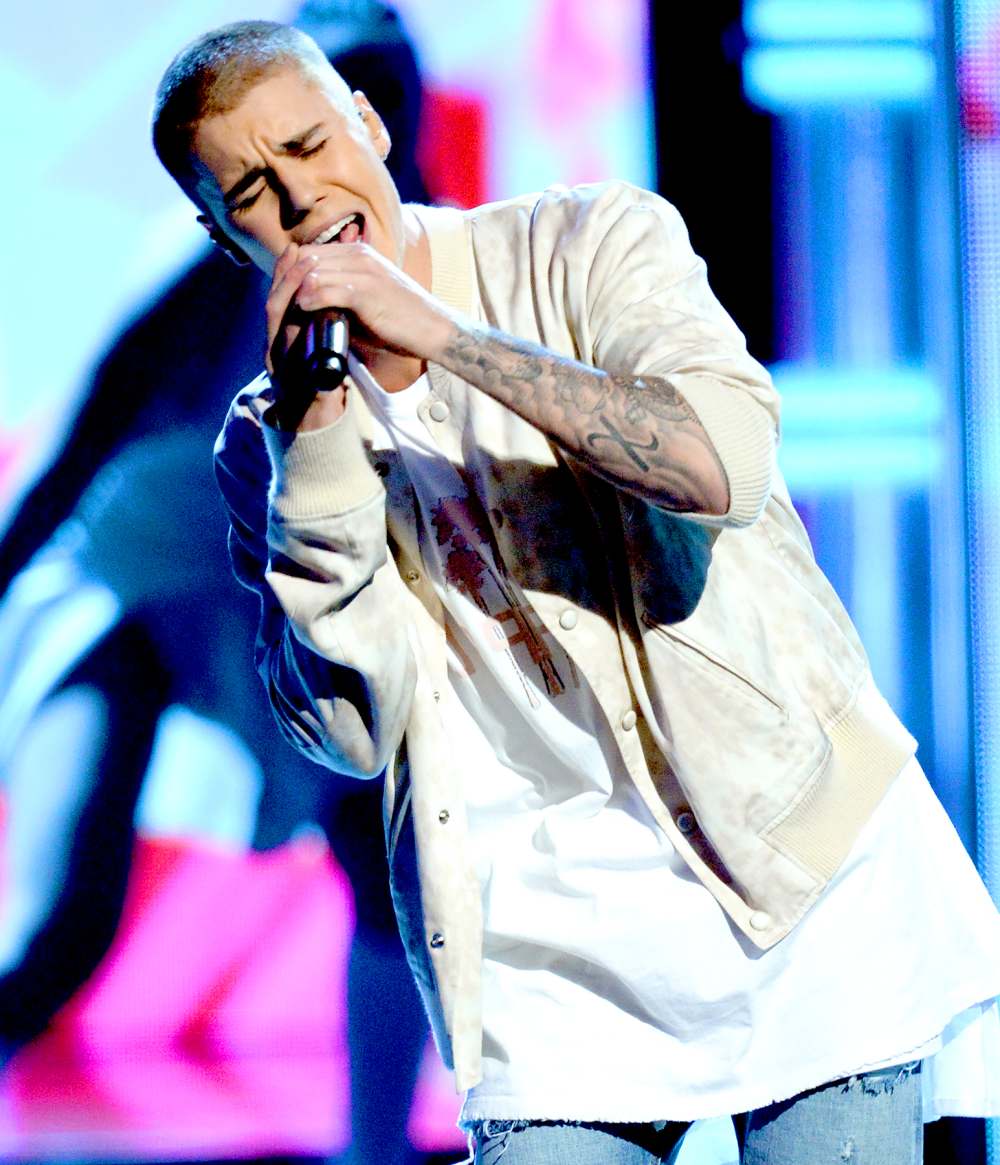 Justin Bieber performs onstage during the 2016 Billboard Music Awards.