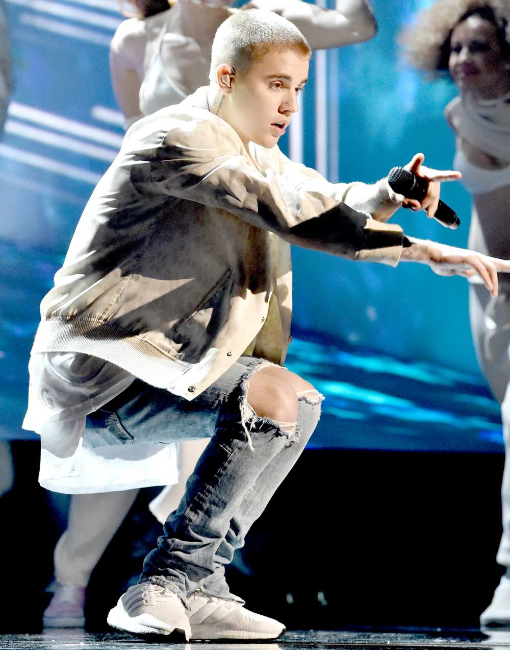 Justin Bieber performs onstage during the 2016 Billboard Music Awards.
