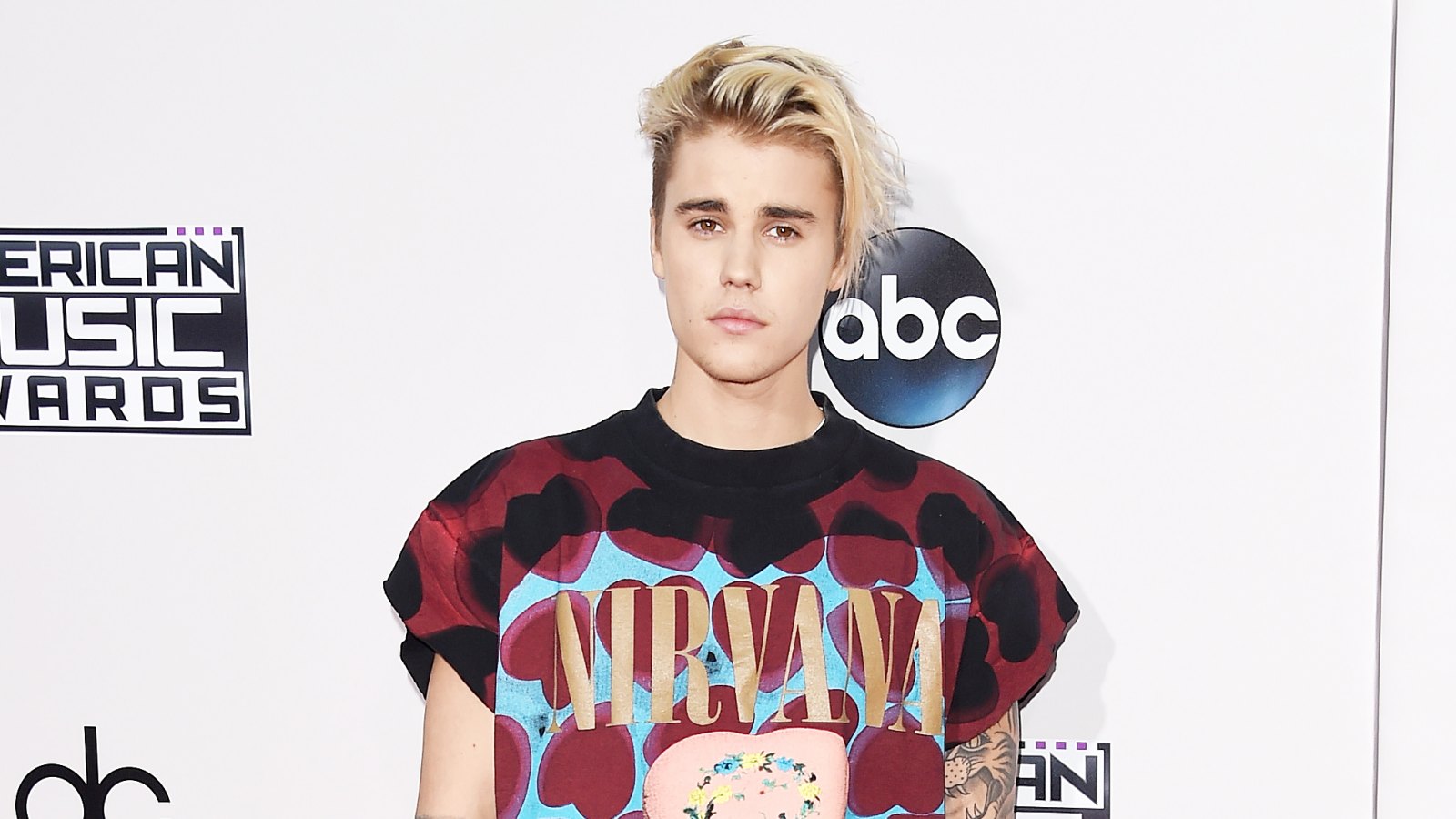 Downtown luft Foragt Nirvana Fans Mad Justin Bieber Wore Band Shirt at 2015 AMAs
