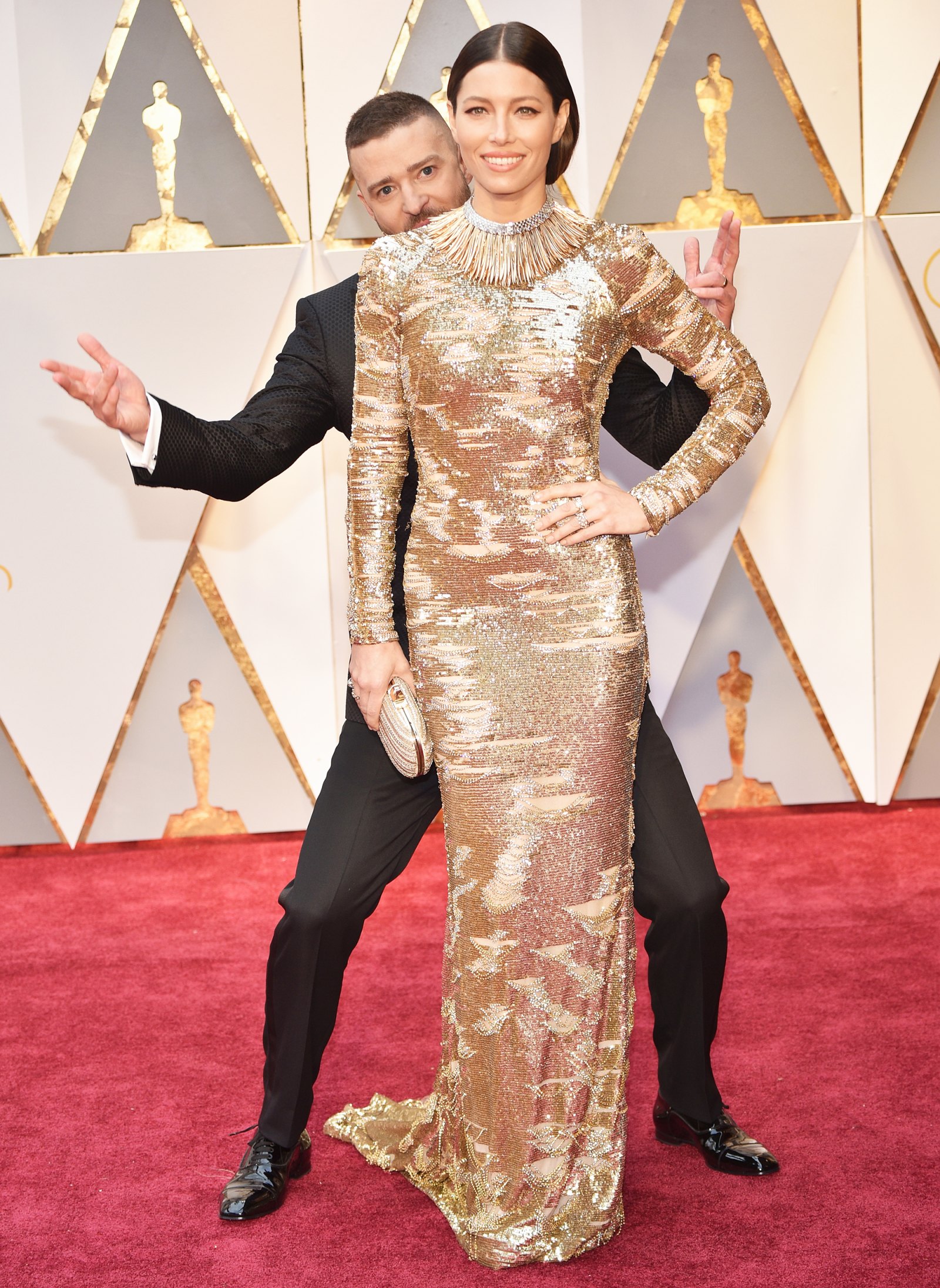 Oscars 2017 Justin Timberlake Photobombs Jessica Biel On The Red oscars-2017-justin-timberlake-photobombs-jessica-biel-on-the-red