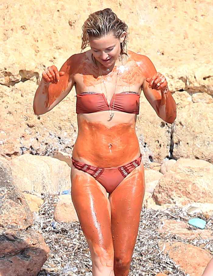 Kate Hudson Takes Mud Bath in Booty-Baring Bikini: Photos