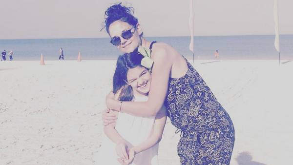 Katie holmes suri zoom 9187c000 e720 41fe b002 110ed48b7798