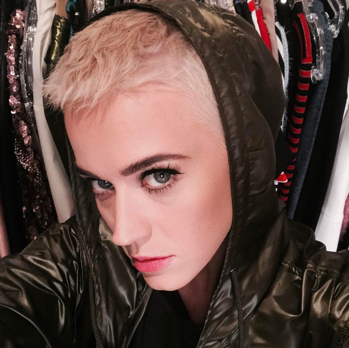 Katy Perry Cuts Off Even More Hair! See Her Almost Buzzed Look1212 x 1208