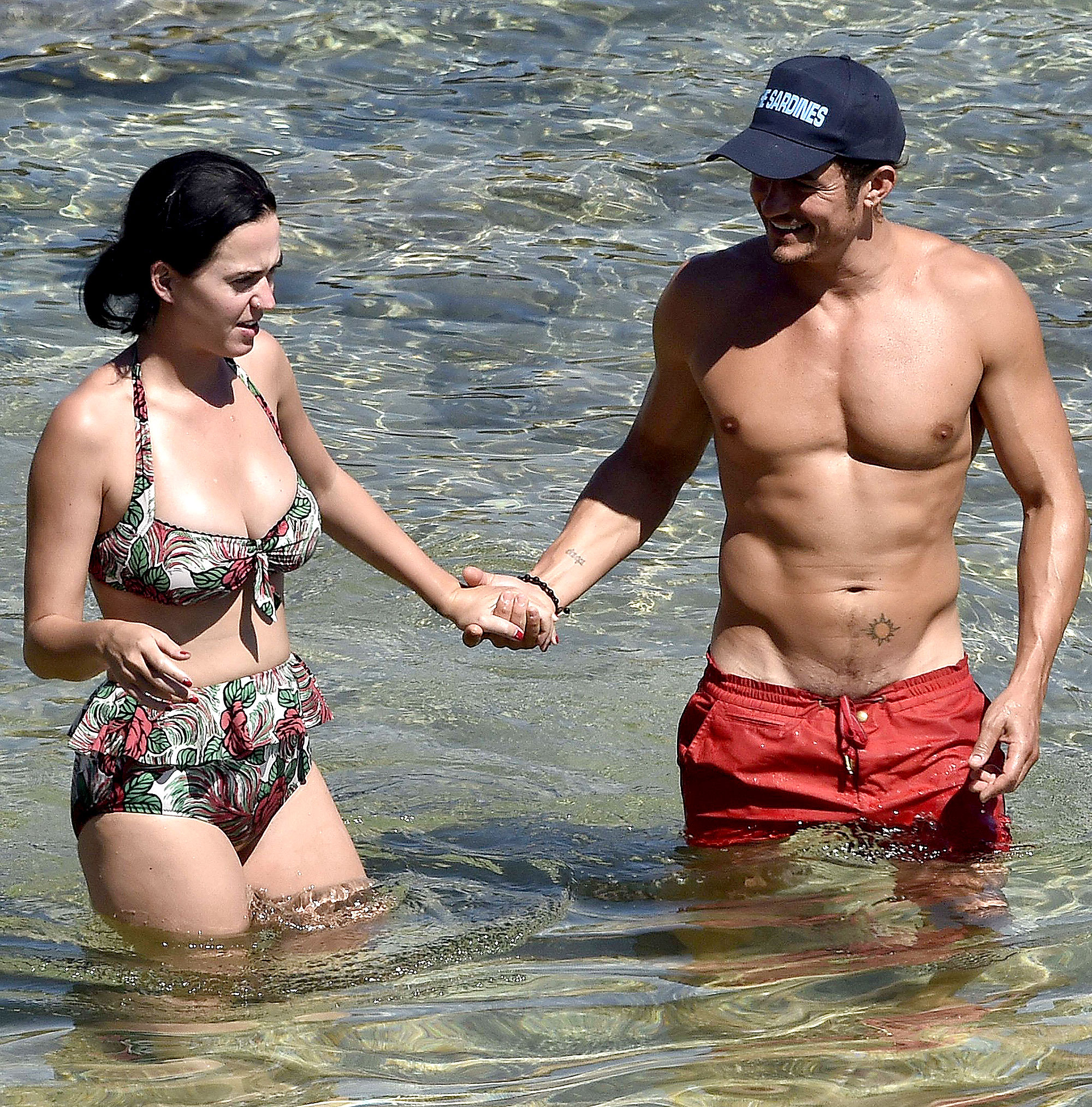UNCENSORED: Orlando Bloom Paddles Naked In Italy Beach 