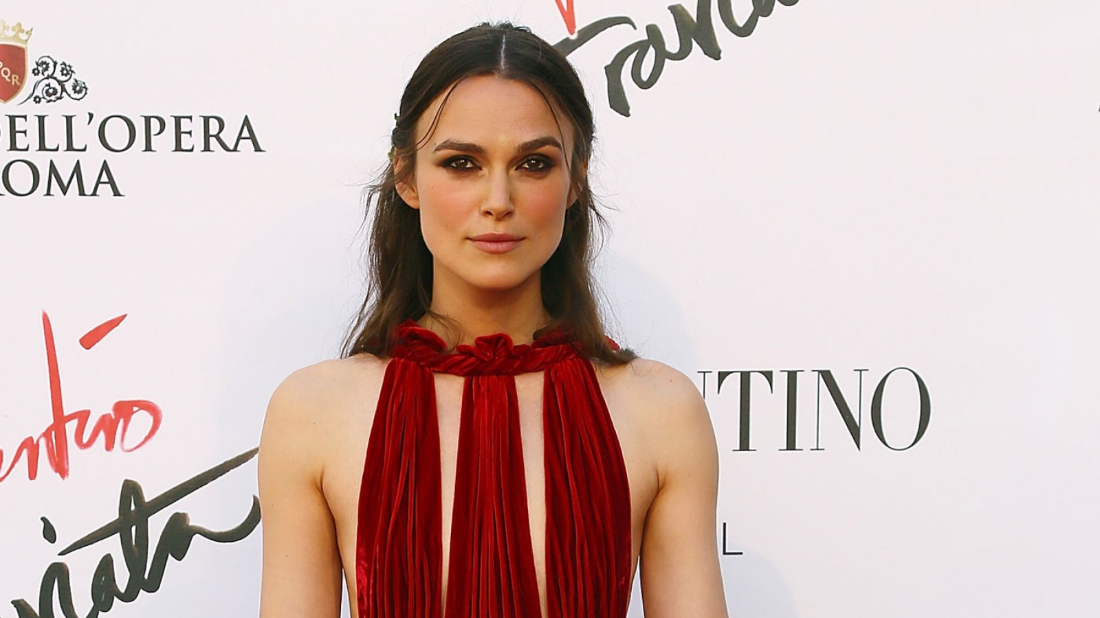 Keira Knightley has been criticized by a former director for having a crazy entourage