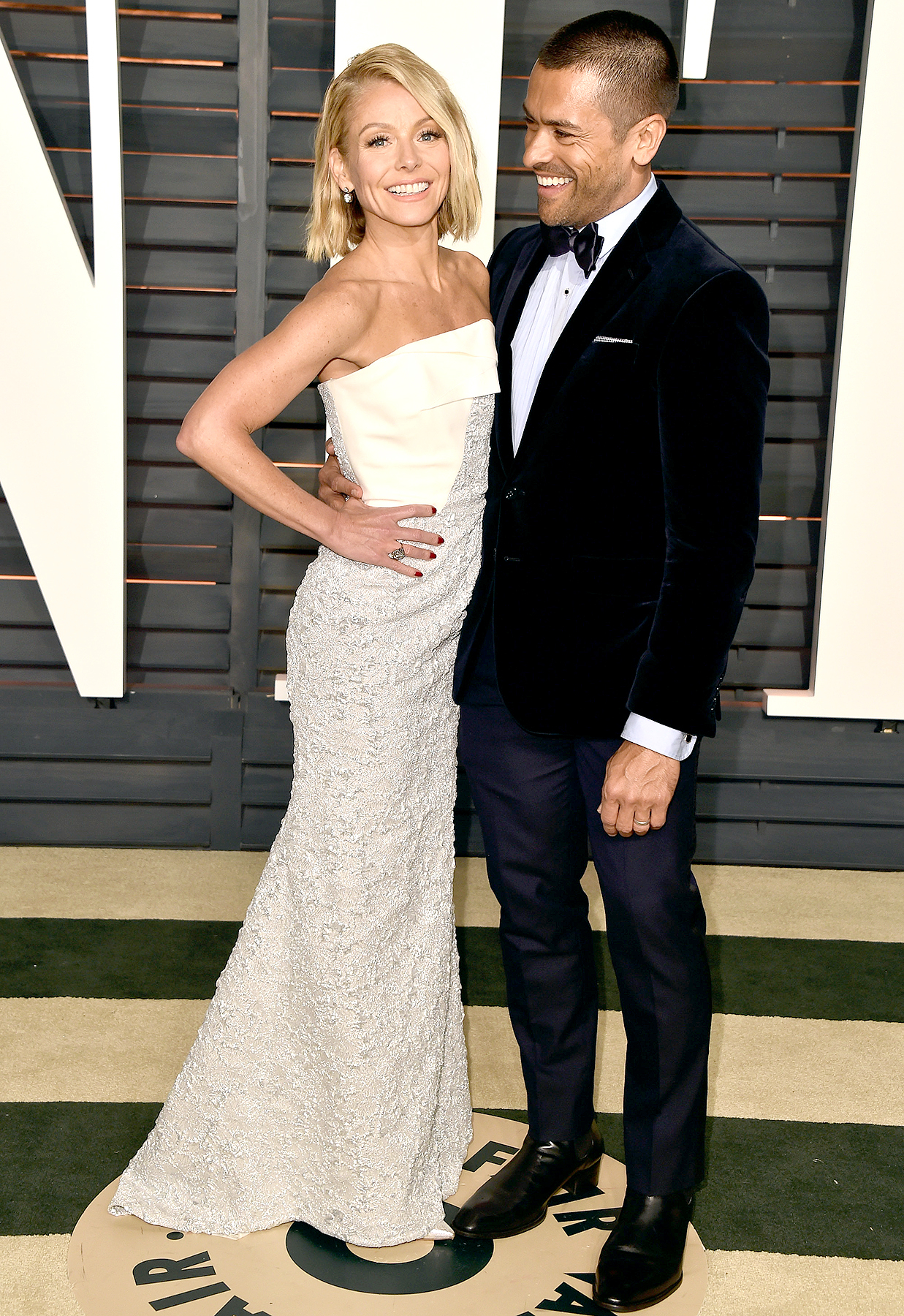 Kelly ripa and mark consuelos zoom 8207caf3 08ed 4e8a 9c73 6450c7b6958b