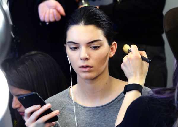 Kendall Jenner Listens to These Songs Before Walking the NYFW Runway ...