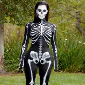 Kim kardashian skeleton zoom 2e990f25 50f0 4e58 8554 0afd695eb684