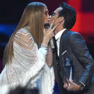 Kiss d55a1ce7 ef58 47f0 a410 318f0cc418da