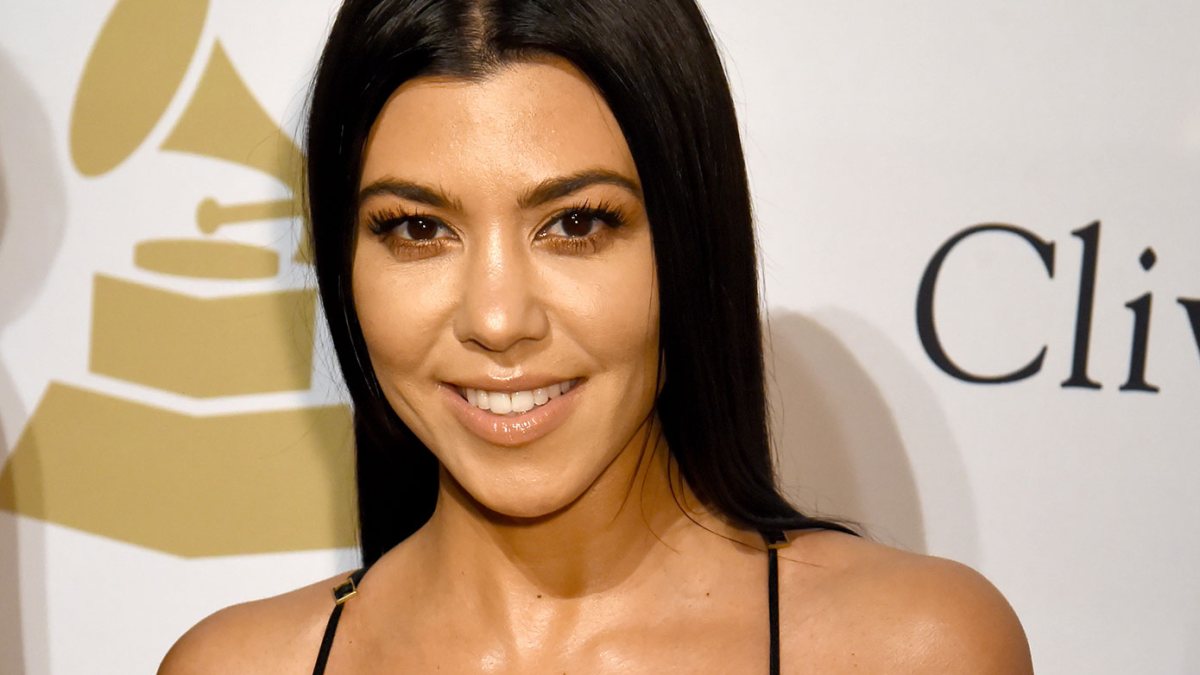 Kourtney Kardashian Shows Off Booty in Bikini on Hawaii Vacation