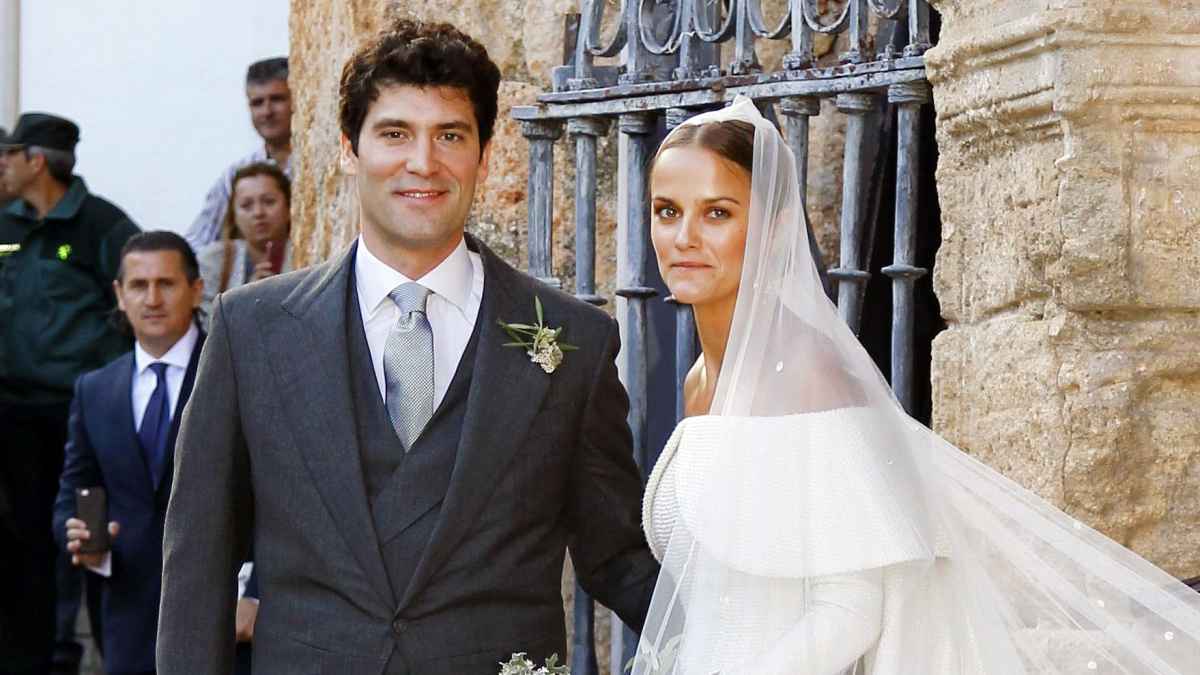 lady charlotte wedding dress Lady Charlotte's wedding dress , fabulous dress and gorgeous earrings