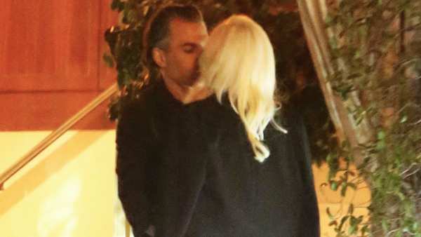 Lady gaga kiss 4eba5916 fb96 44bc 85b1 6b620e86ea7f