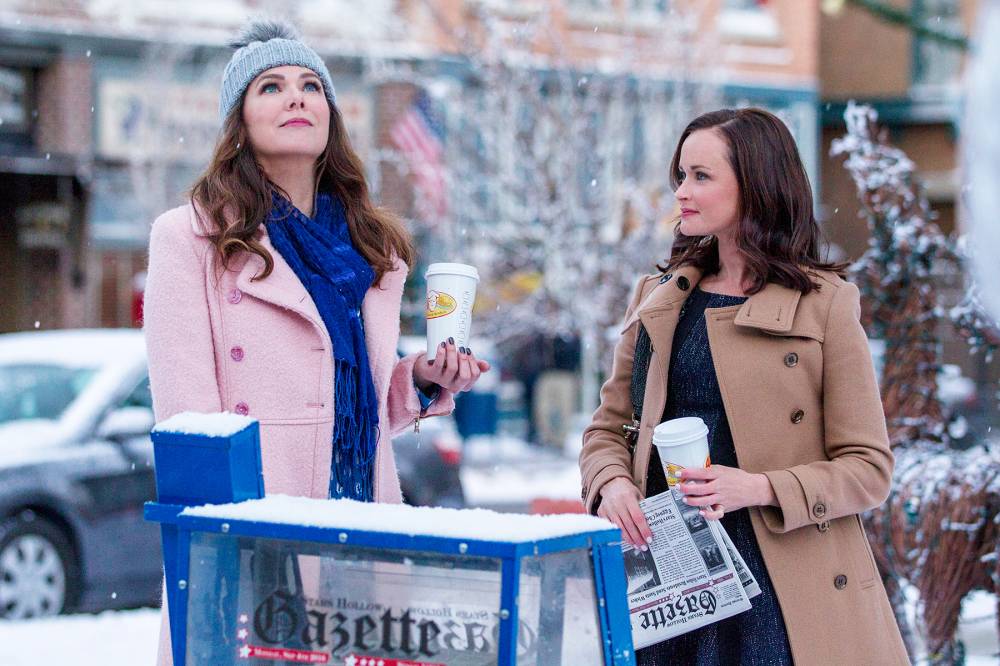 Lauren Graham Alexis Bledel Gilmore Girls coffee
