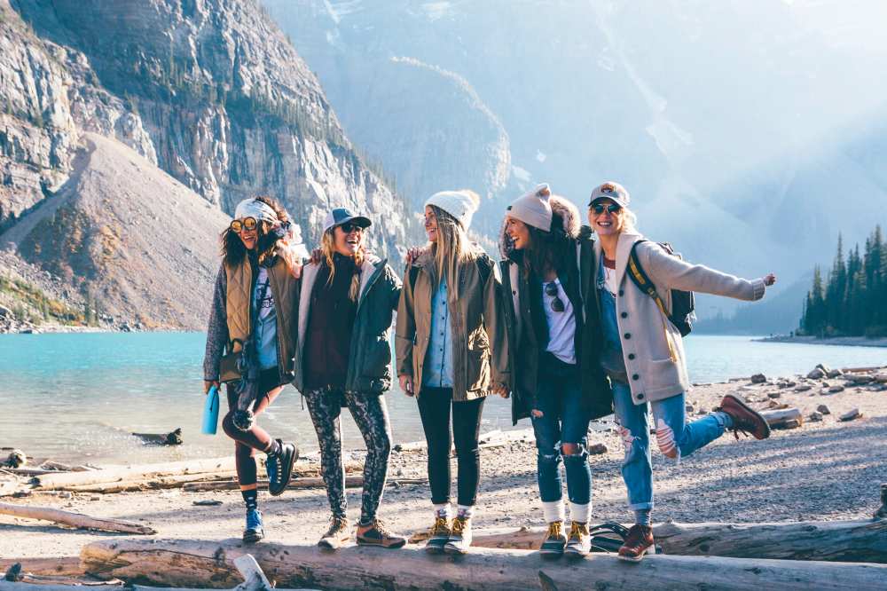 Lauren Paul, Jessica Szohr, Molly Thompson and Julianne Hough