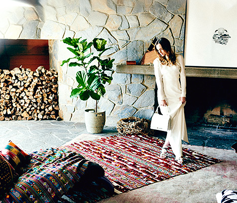 Leighton Meester - Jimmy Choo (white dress)