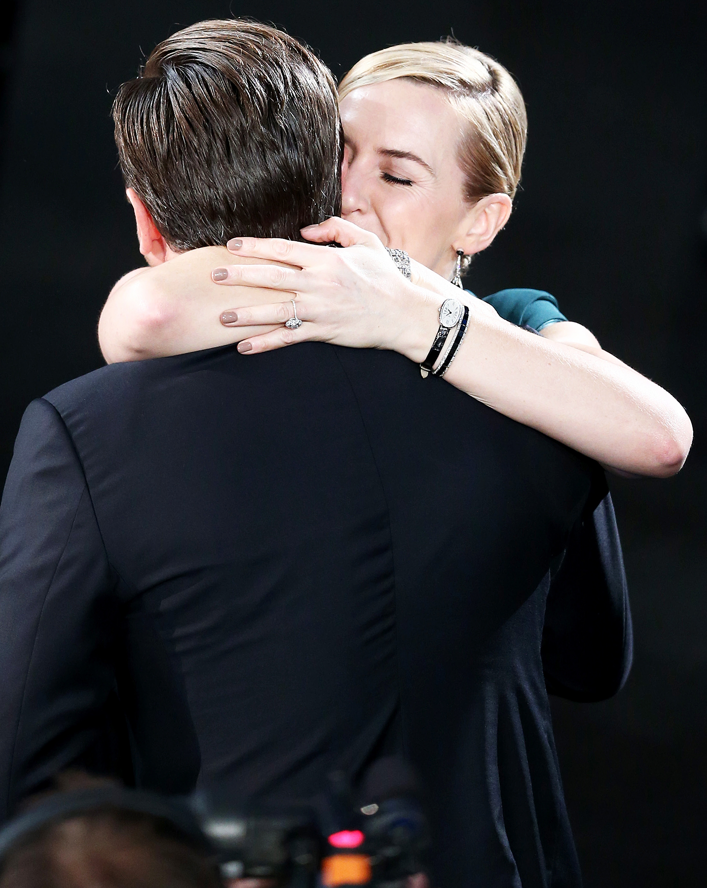 Leonardo DiCaprio and Kate Winslet hugging