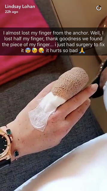 Lindsay Lohan finger Snapchap