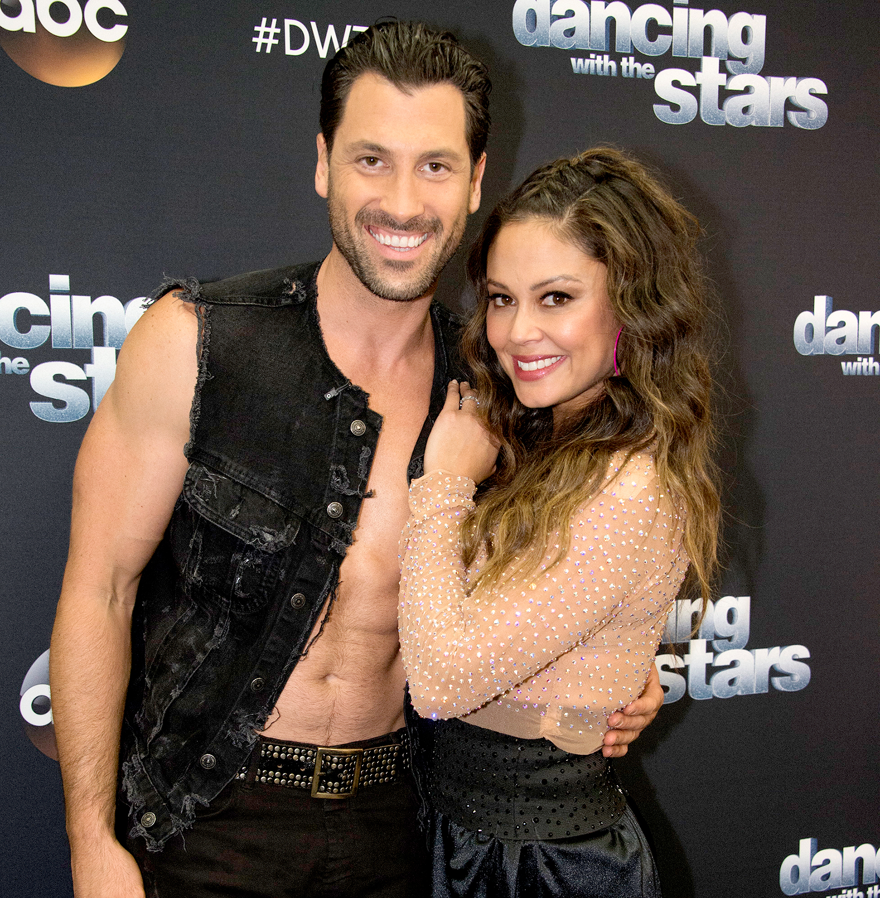 Maksim Chmerkovskiy apologizes to Vanessa Lachey