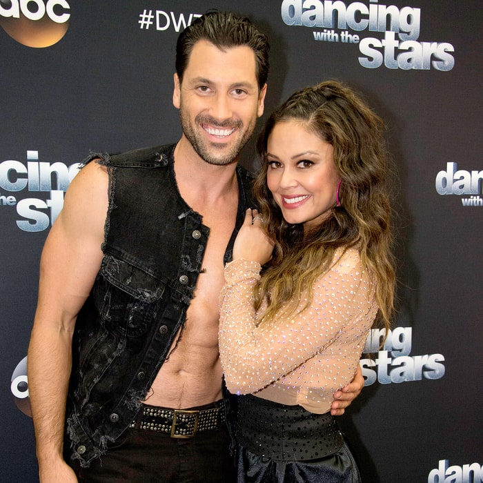 Maksim Chmerkovskiy apologizes to Vanessa Lachey