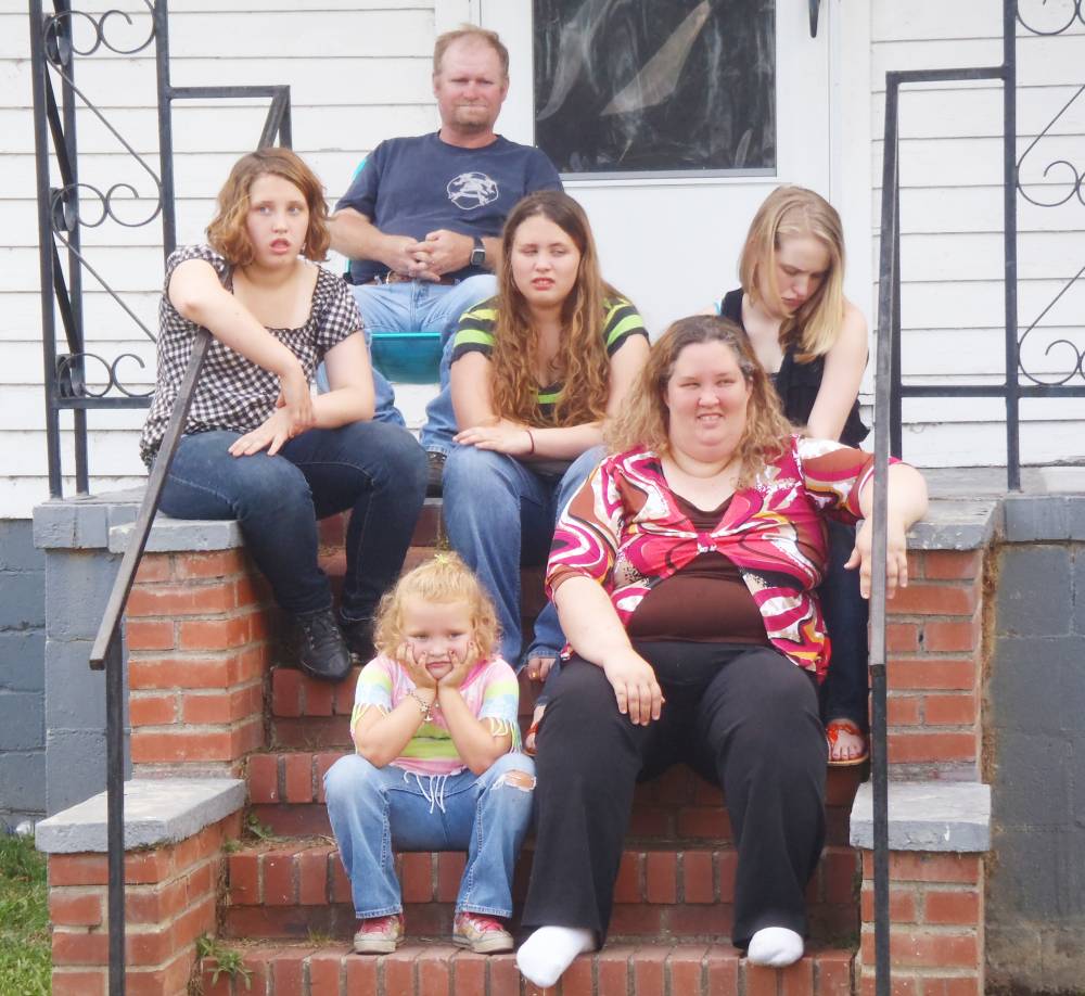 Lauryn (Pumpkin), Mike (Sugar Bear), Jessica (Chubbs), Anna (Chickadee). Bottom L to R: Alana (Honey Boo Boo), June (Momma).