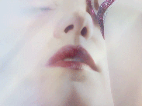 Mila Kunis - Gemfields (lips gifs)