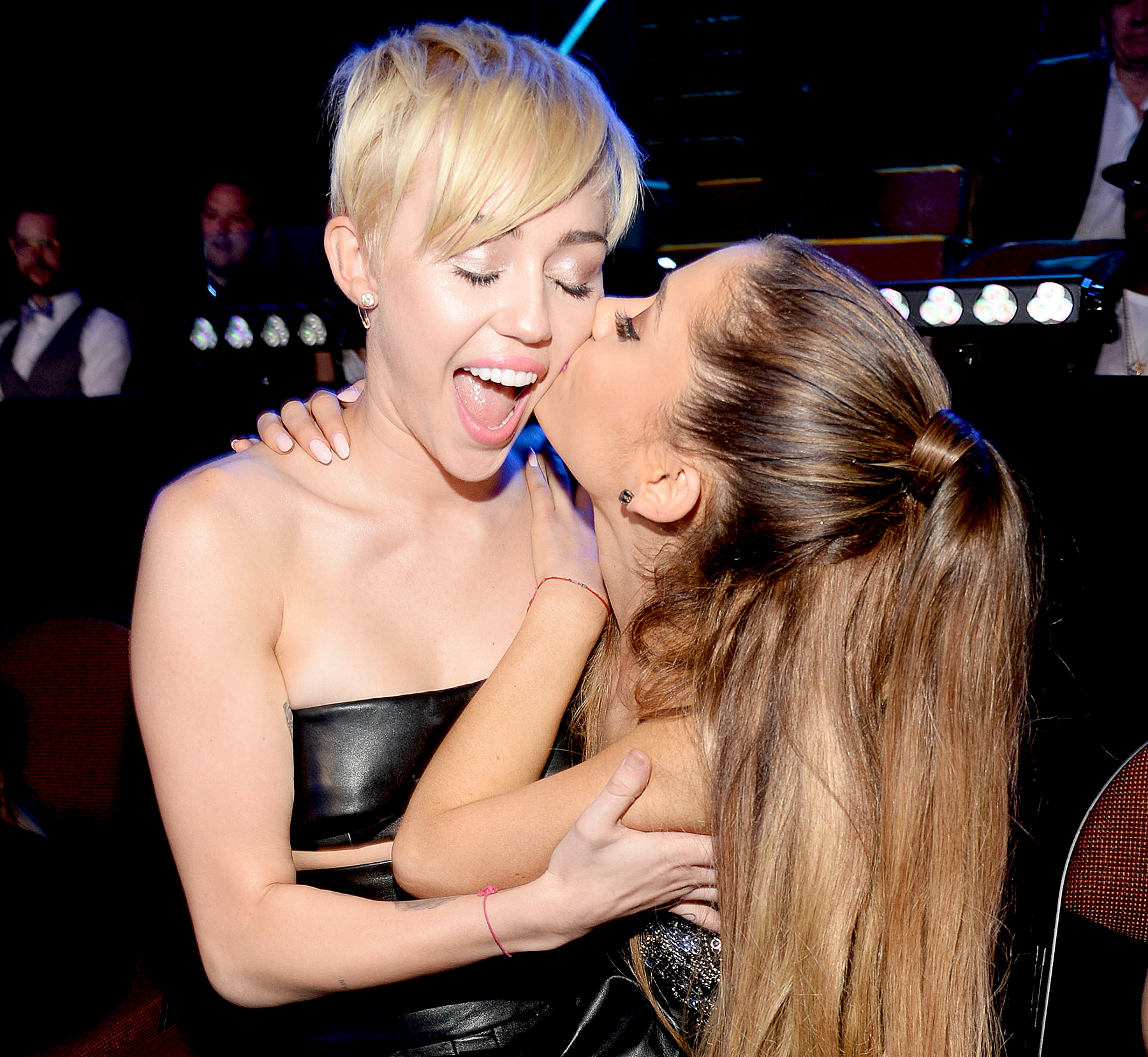 Miley Cyrus Wants To Give Ariana Grande A Big Hug After Manchester Attack.