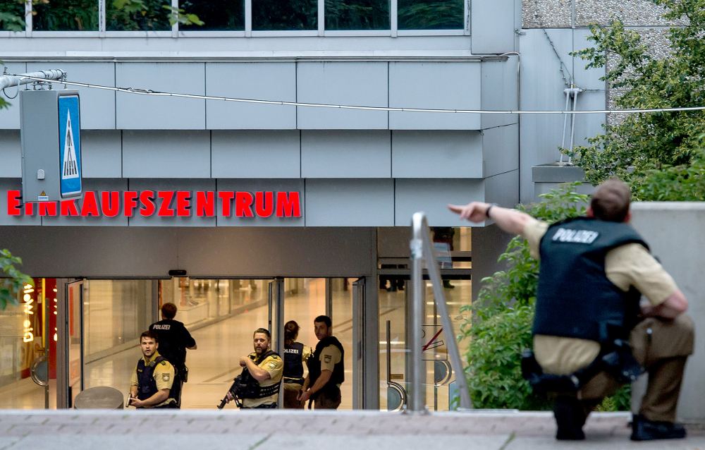 Police officers respond to a shooting at the Olympia Einkaufzentrum (OEZ) at July 22, 2016 in Munich, Germany.
