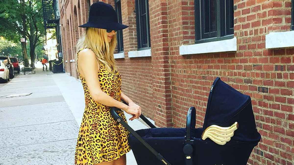Nicky hilton zoom 8eba62fc cd24 433f ad68 d6651693a296