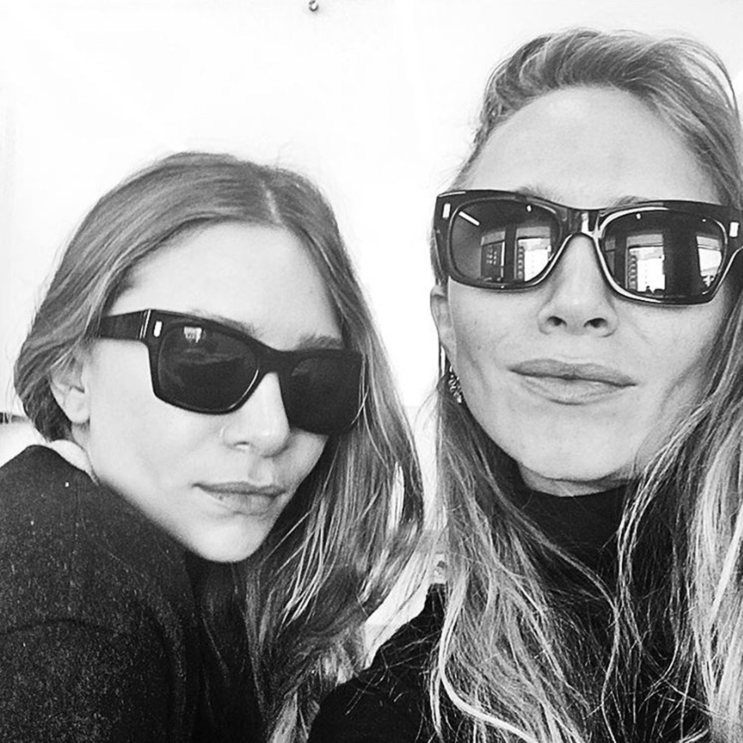 Olsen twins 9b35fa7b d76c 4ad2 bafa e4f21239b1bc