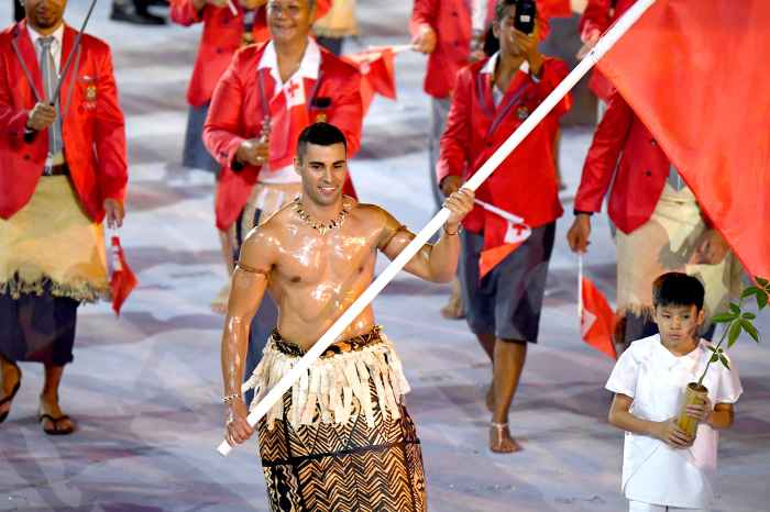 Tonga's flagbearer Pita Nikolas Taufatofua leads his delegation during the opening ceremony of the Rio 2016 Olympic Games at the Maracana stadium in Rio de Janeiro on August 5, 2016.