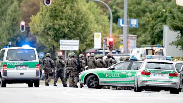 Police officers respond to a shooting at the Olympia Einkaufzentrum (OEZ) at July 22, 2016 in Munich, Germany.
