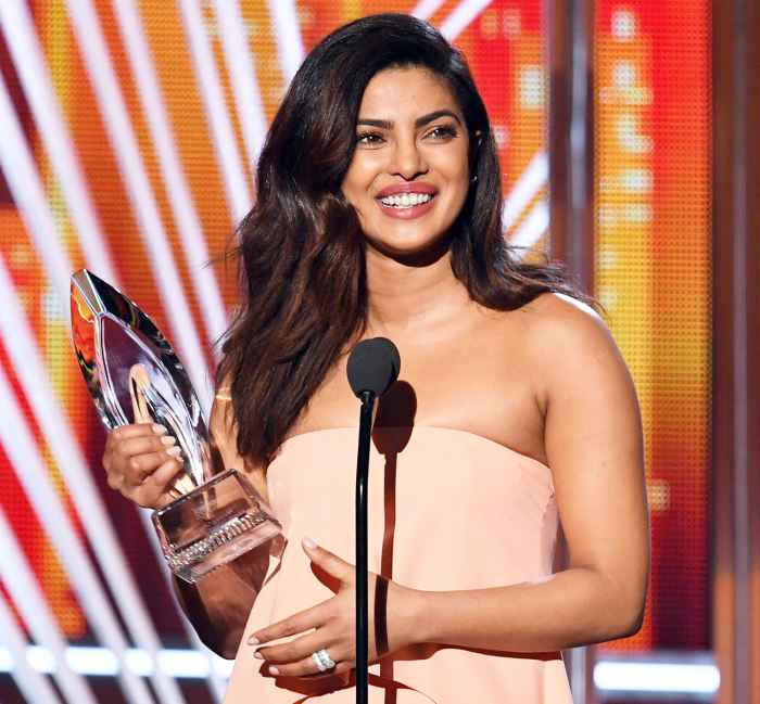 Priyanka Chopra accepts Favorite Dramatic TV Actress for 'Quantico' onstage during the People's Choice Awards 2017 at Microsoft Theater on January 18, 2017 in Los Angeles, California.