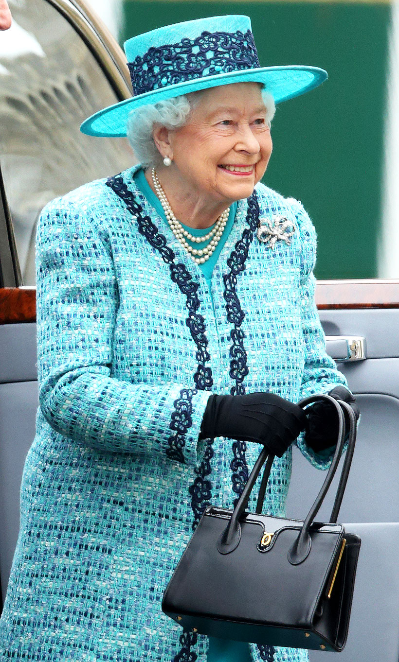 Queen Elizabeth II Has More Than 200 of These Purses ...