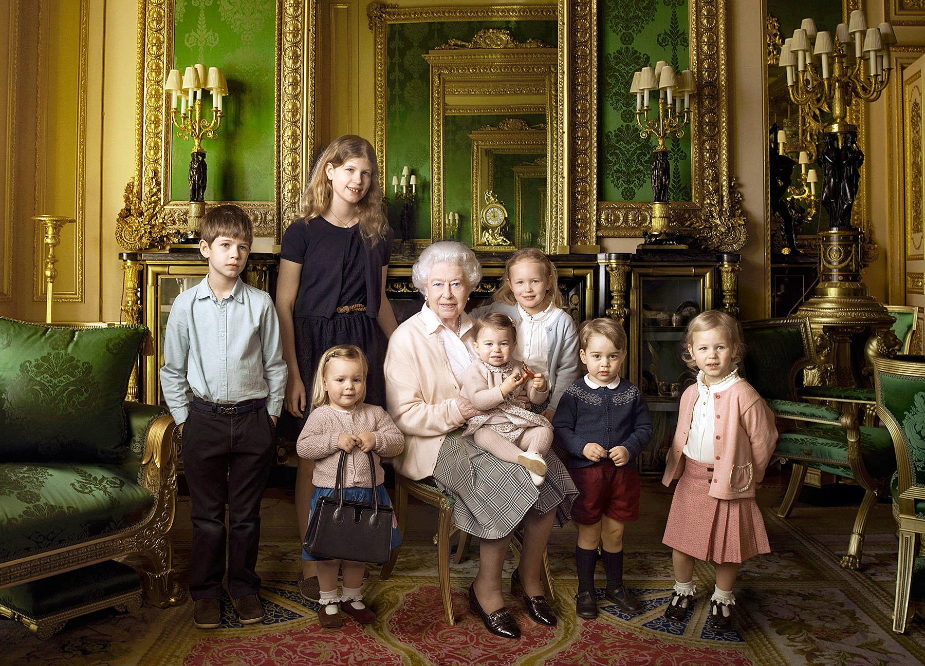 Правнук королевы Великобритании Елизаветы 2 Джордж. Правнучка 4