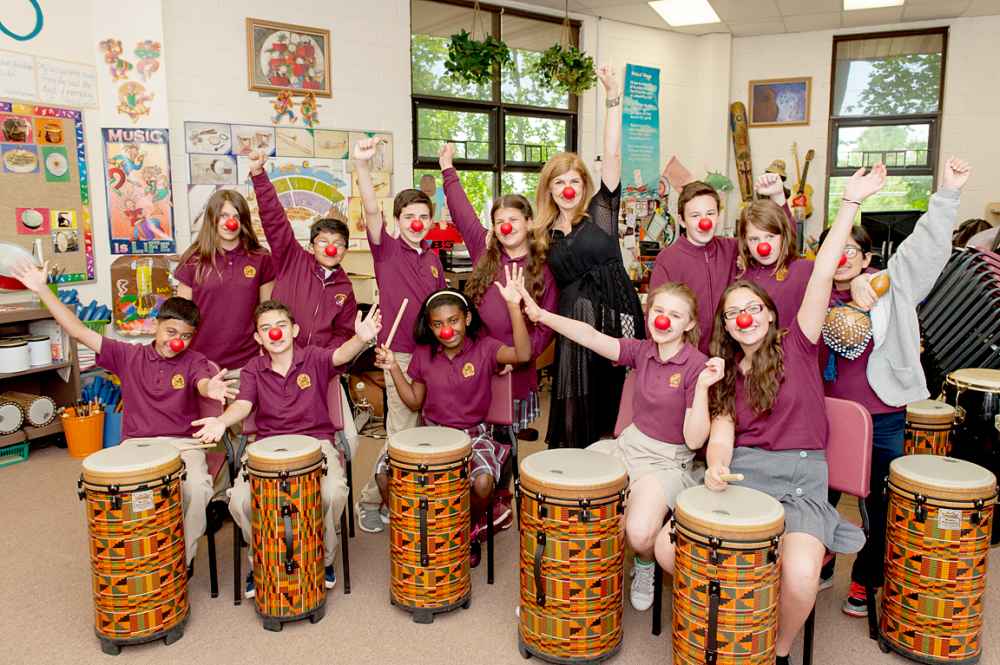 Connie Britton with students on a virtual field trip.