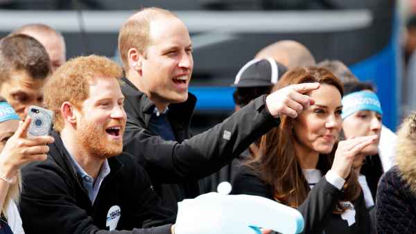 Prince Harry, Prince William, Duke of Cambridge and Catherine, Duchess of Cambridge cheer on runners talking part in the 2017 Virgin Money London Marathon on April 23, 2017 in London, England.